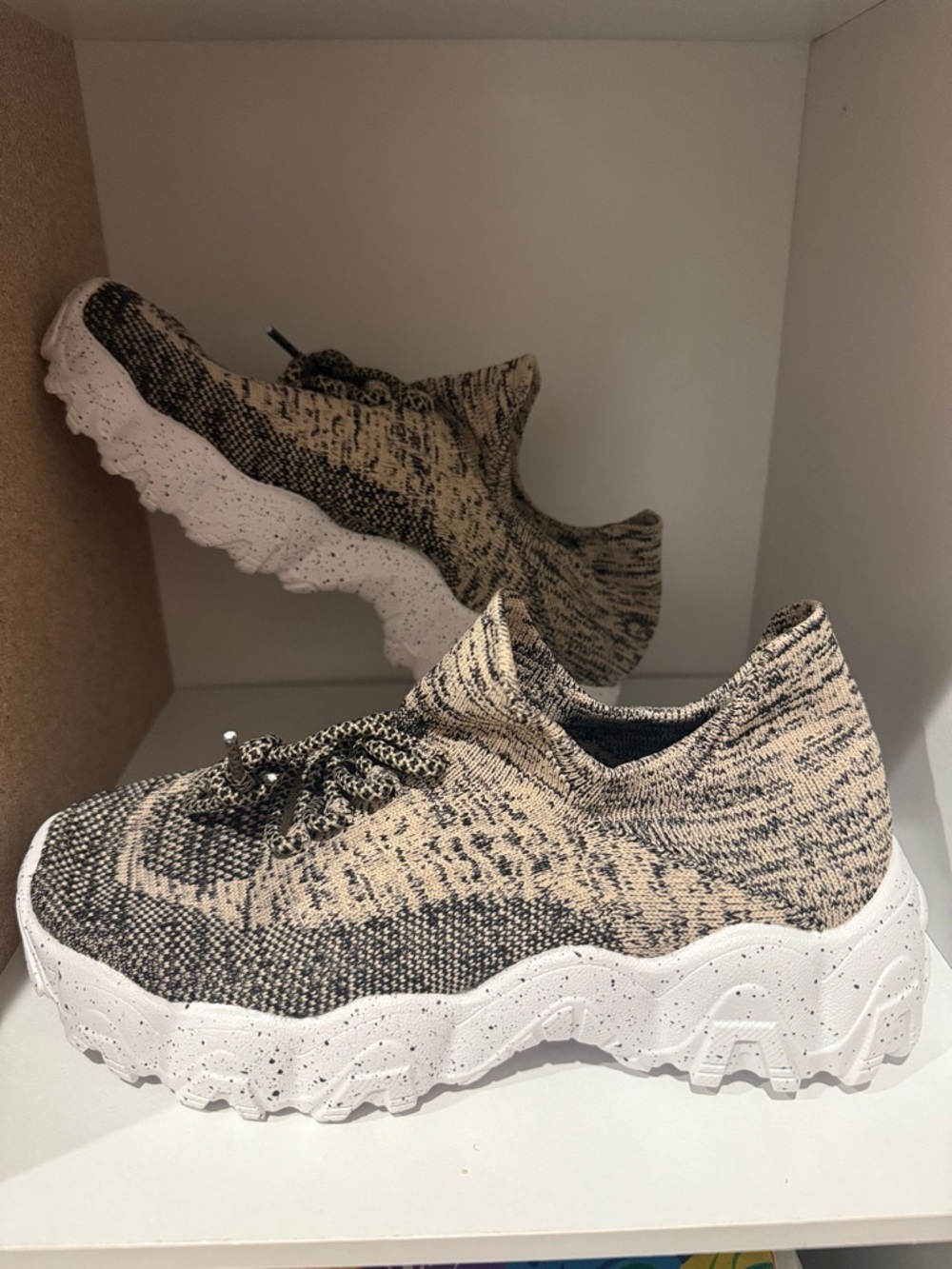 size 6.5 NEW white and black and tan knitted Sneakers